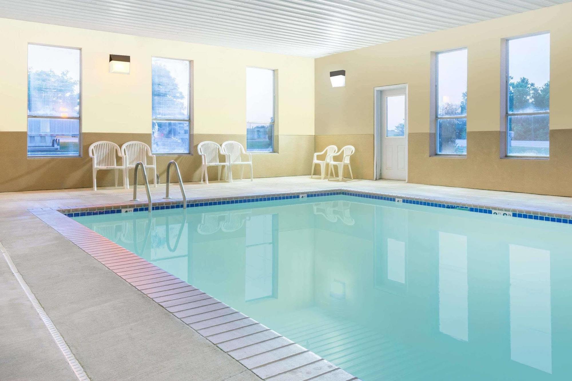 Super 8 By Wyndham Perry Otel Dış mekan fotoğraf
